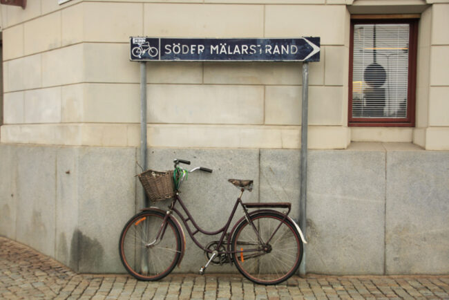 A bicycle standing under a sign titled 'Söder Mälarstrand'.